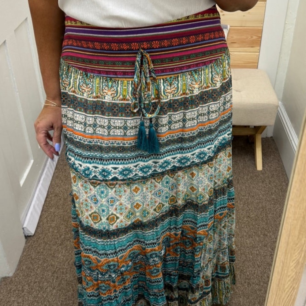 EASEL ETHNIC PRINTED
TIERED SKIRT